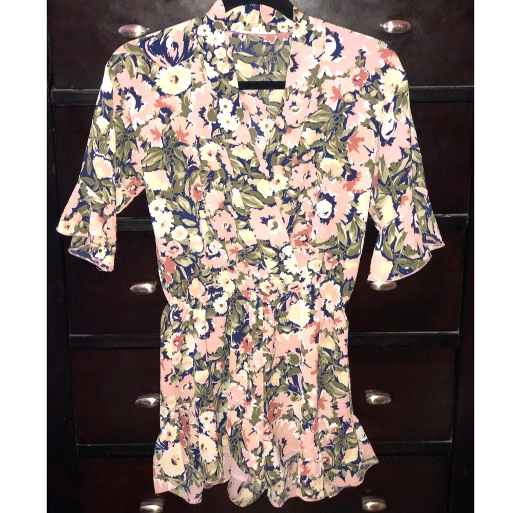 FLORAL ROMPER - size Medium